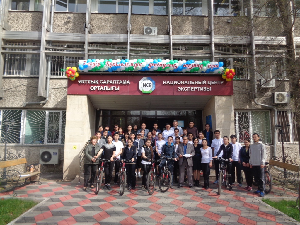 Алматинский филиал отметил Всемирный день здоровья массовым велопробегом